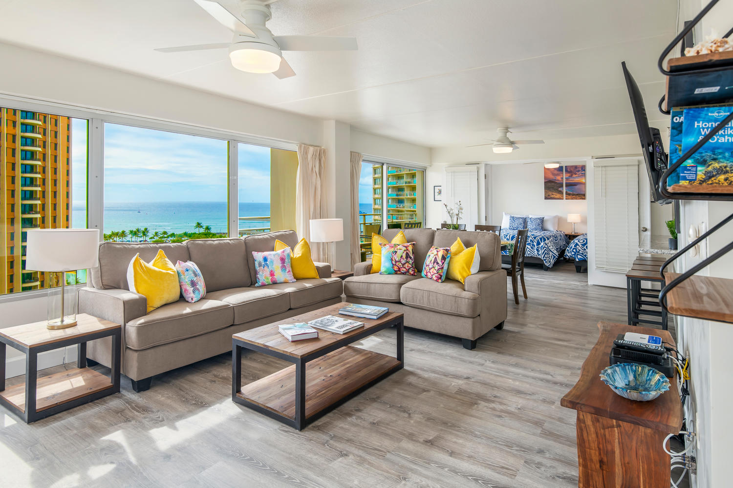 grand-welcome-oahu-vacation-rentals-ilima-suite-at-the-ilikai